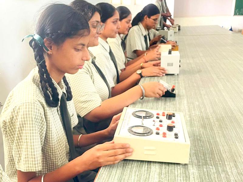 Physics Lab Apex International School Nakodar